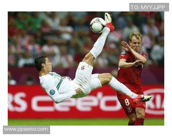 C罗惊艳倒挂金钩再现经典瞬间震撼全场球迷目光