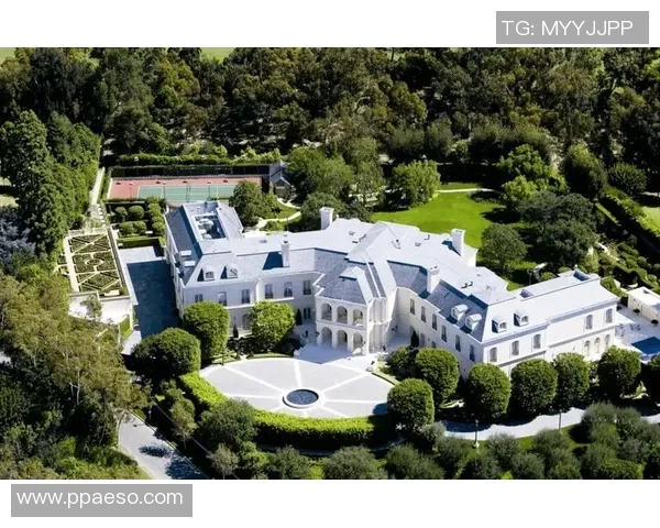 揭秘足球巨星豪宅内景：奢华设计与独特风格的完美融合