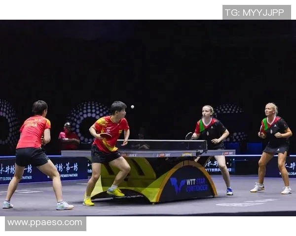 街头足球高手模仿球星技巧挑战赛让年轻人热血沸腾