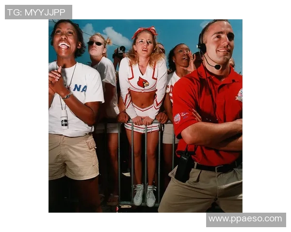 足球宝贝与球星亲密接触 揭秘背后不为人知的故事